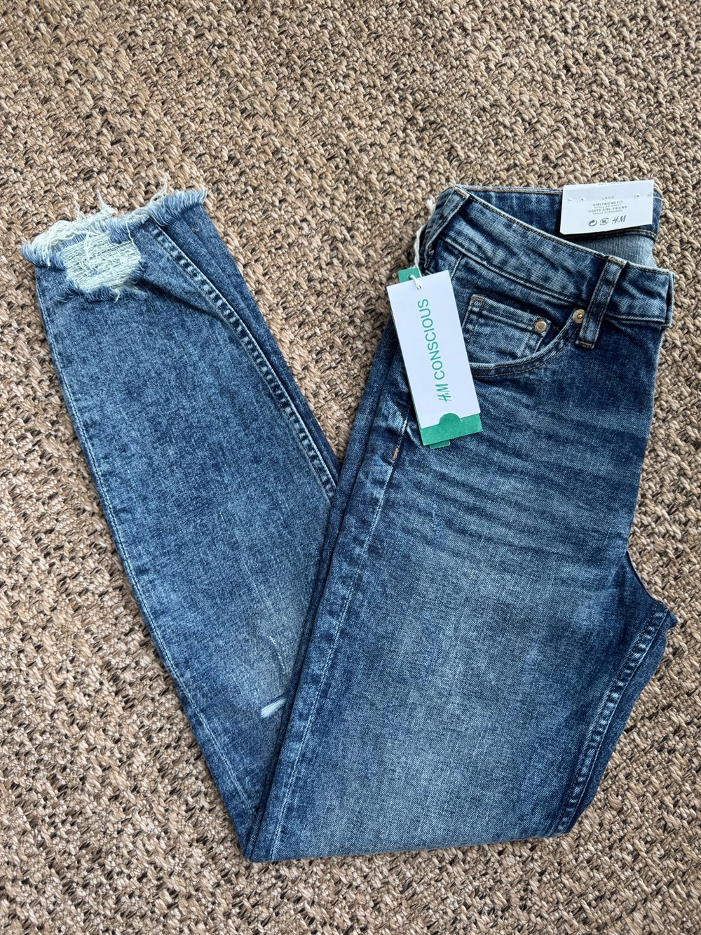 NWT! H&M Girlfriend Fit Regular Waist Blue Distressed Skinny Jeans Size 2